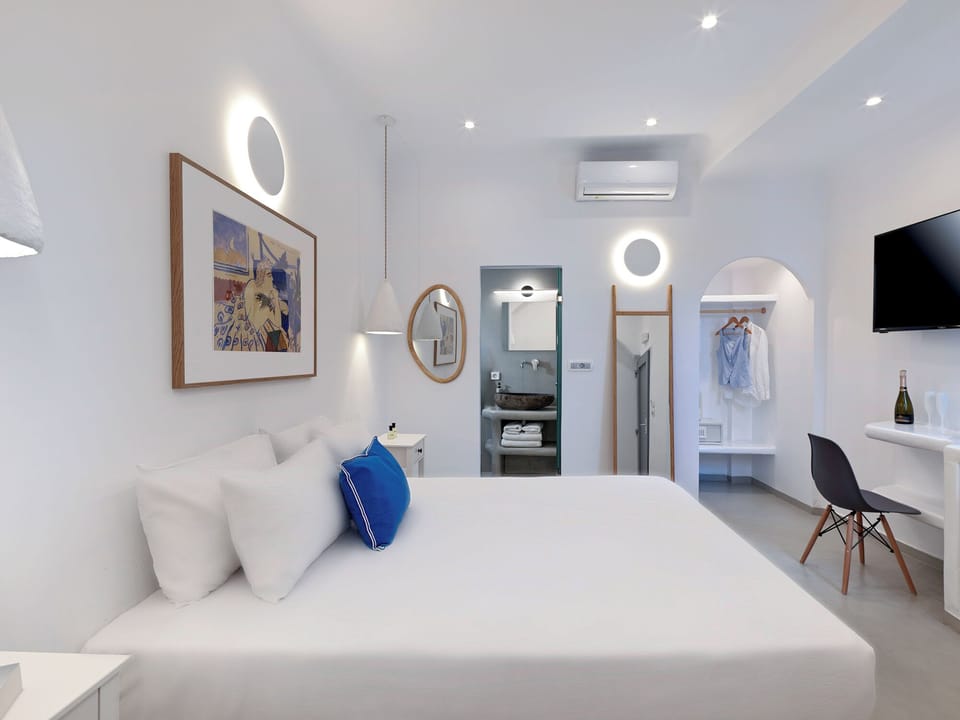 Deluxe Double or Twin Room | Egyptian cotton sheets, premium bedding, in-room safe, desk