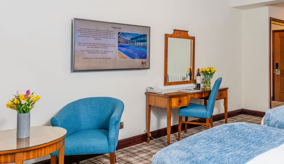 Executive Room (Family) | In-room safe, desk, laptop workspace, blackout drapes