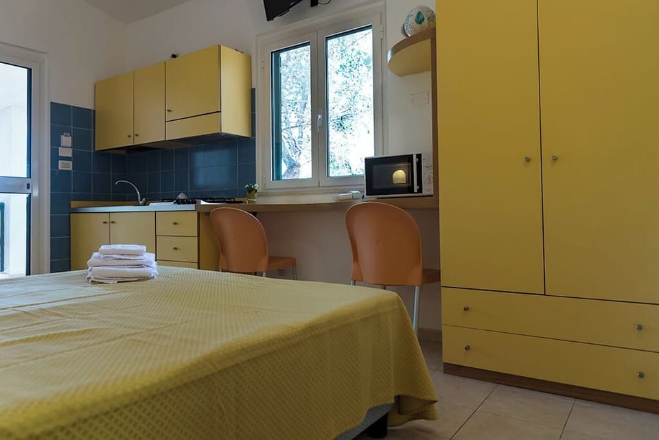 Comfort Cottage, 1 Queen Bed, Terrace, Park View | In-room safe, soundproofing, travel crib, bed sheets