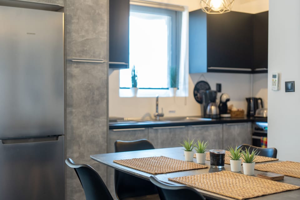 Luxury Apartment, 3 Bedrooms, Sauna | Dining room