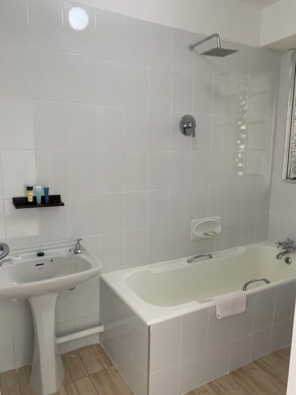 Basic Room | Bathroom