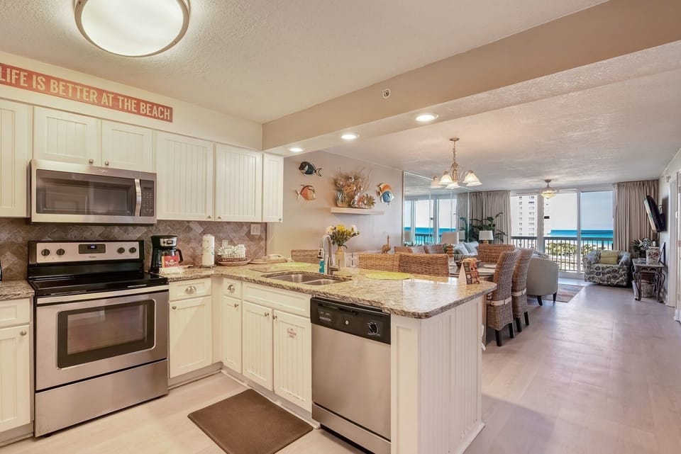 Condo, 2 Bedrooms | Private kitchen | Fridge, microwave, oven, dishwasher