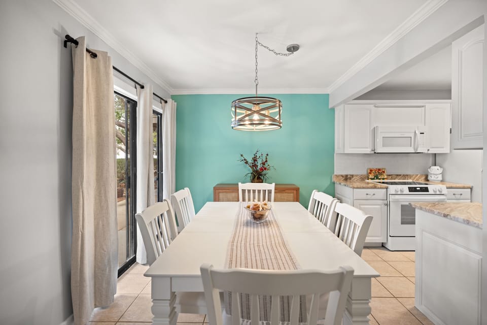 Condo, 2 Bedrooms | Dining