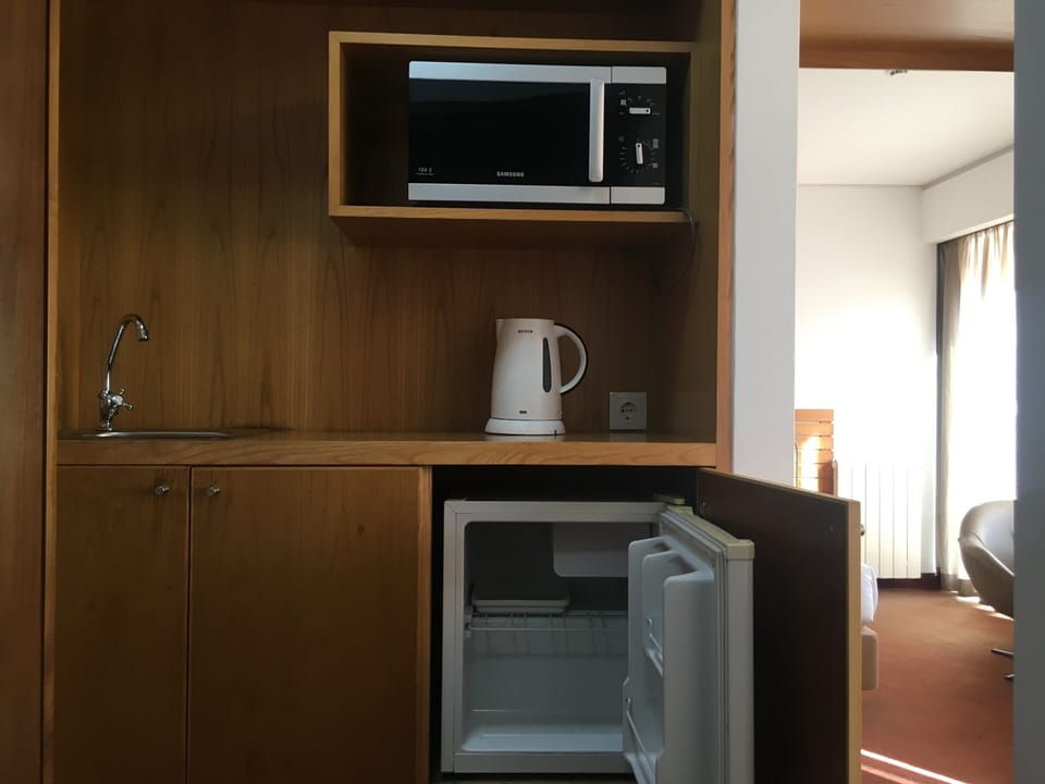 Family Suite, Garden View | Private kitchenette | Electric kettle