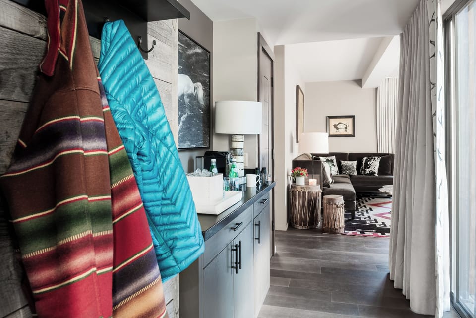 Colter Suite | Living area | 47-inch flat-screen TV with cable channels, TV, fireplace