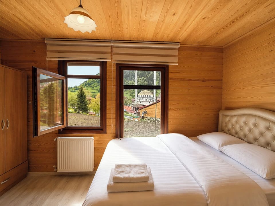Deluxe Suite, Lake View | Egyptian cotton sheets, premium bedding, down comforters