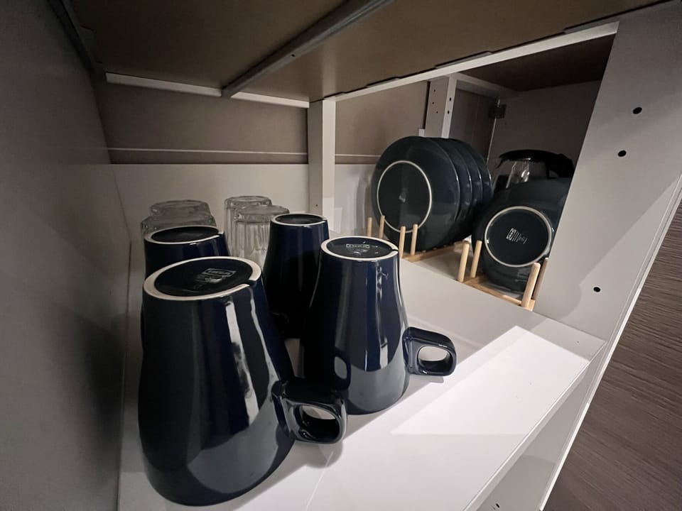 Comfort Studio Suite | Private kitchen | Full-size fridge, microwave, coffee/tea maker, electric kettle