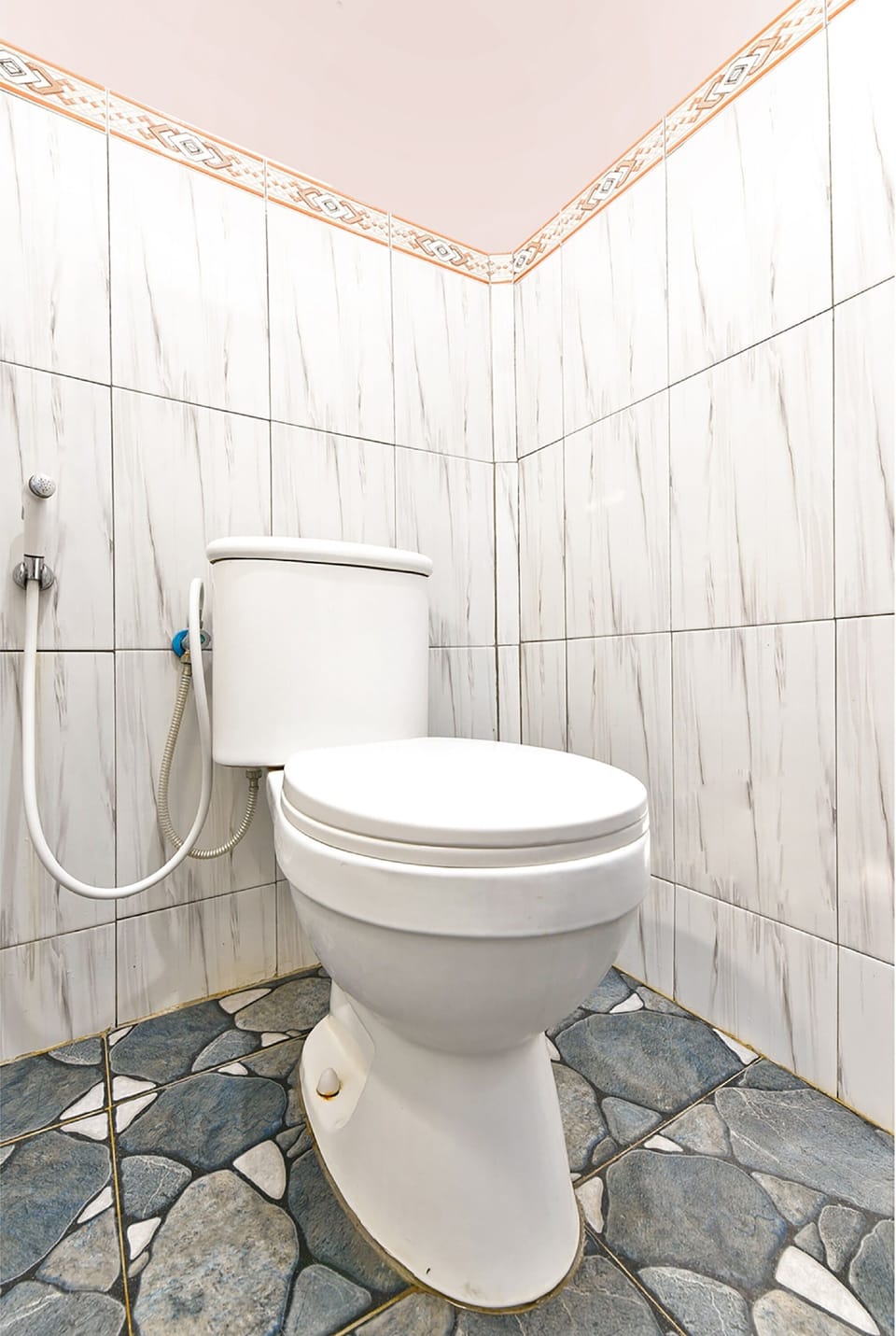 Suite | Bathroom | Shower, towels, toilet paper