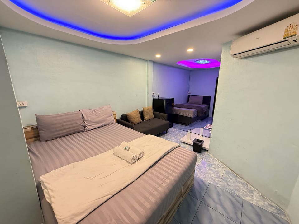 Family Room, No Windows | Desk, iron/ironing board, free WiFi, bed sheets