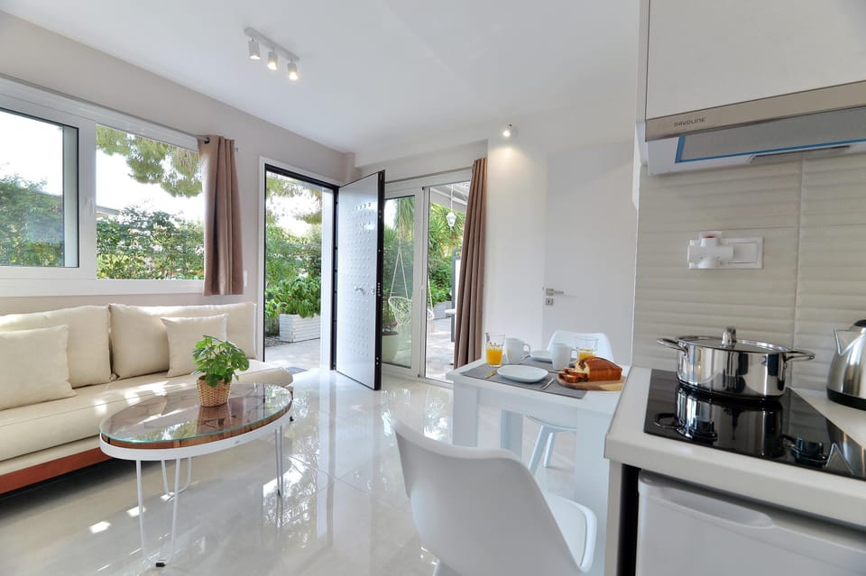 Duplex, Garden View (Split Level) | Private kitchen | Mini-fridge, espresso maker, coffee/tea maker, electric kettle