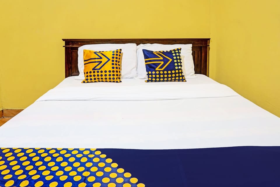 Standard Double Room | Laptop workspace, WiFi (free), bed sheets