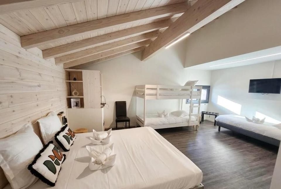 Family Room | WiFi (free), bed sheets