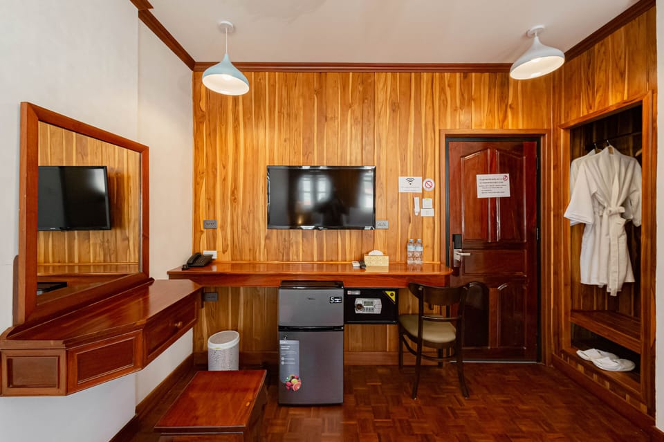 In-room safe, desk, laptop workspace, blackout drapes
