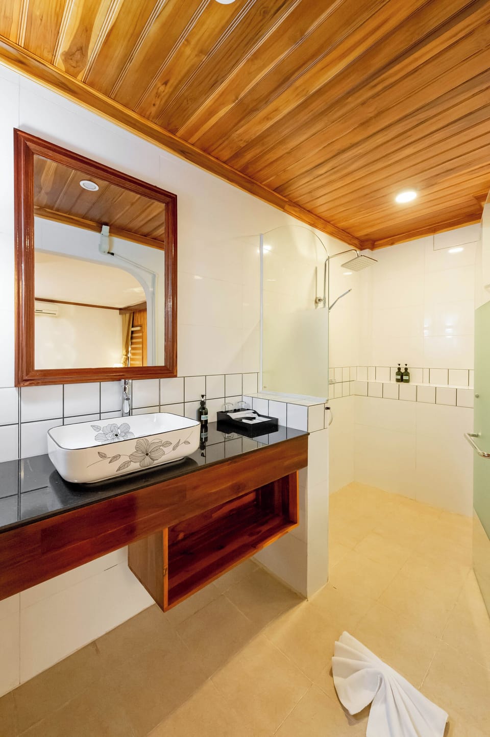 Free toiletries, bathrobes, slippers, bidet