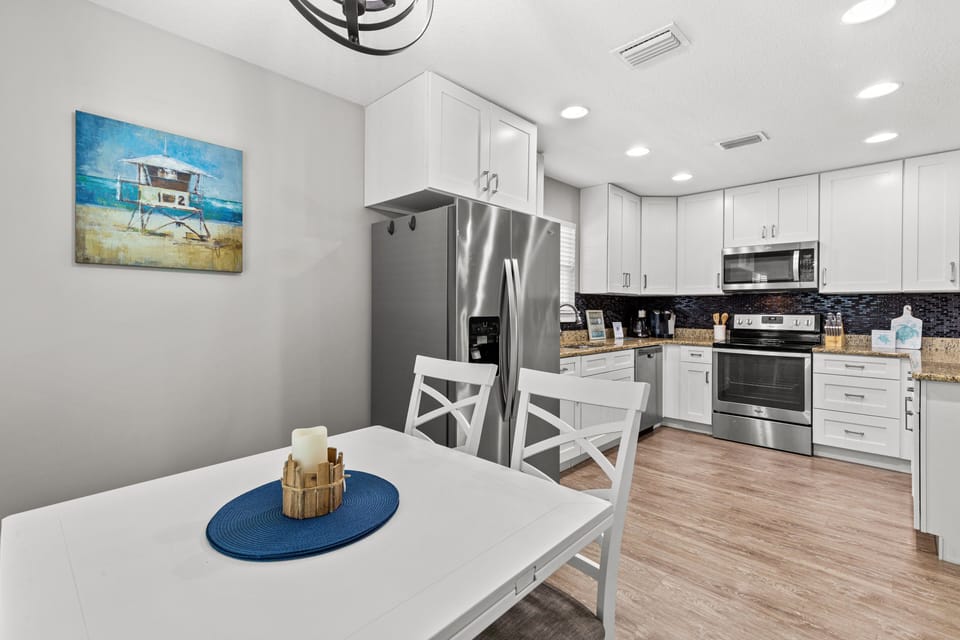 House, Multiple Beds, Hot Tub, Garden View | Private kitchen | Fridge, microwave, oven, stovetop