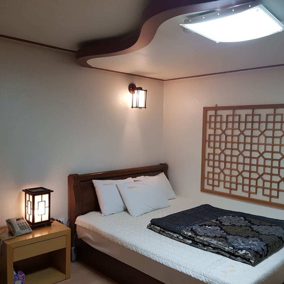 Standard Double Room | Desk, blackout drapes, free WiFi, bed sheets