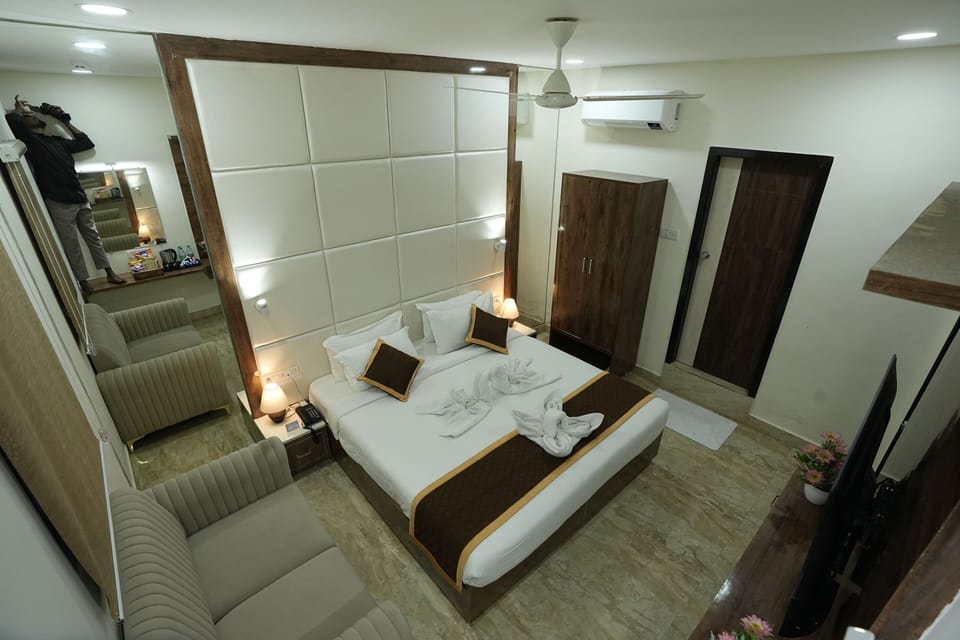 Family Suite | Premium bedding, pillowtop beds, in-room safe, individually furnished
