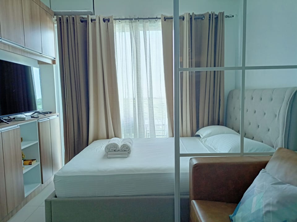 Hypo-allergenic bedding, iron/ironing board, free WiFi