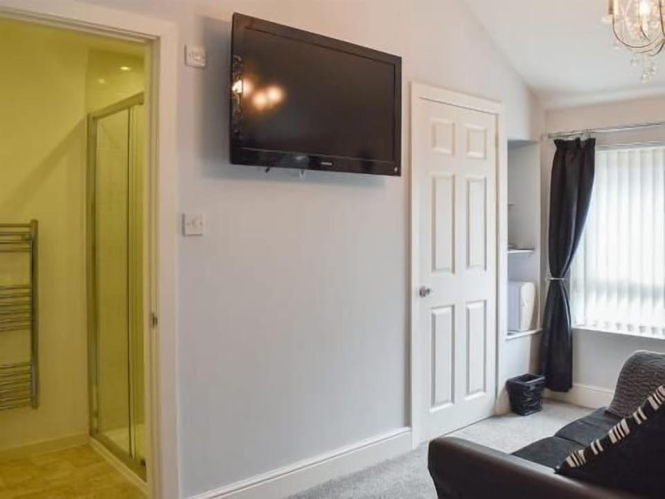 Double Room, 1 King Bed (Room 6) | Laptop workspace, iron/ironing board, free WiFi