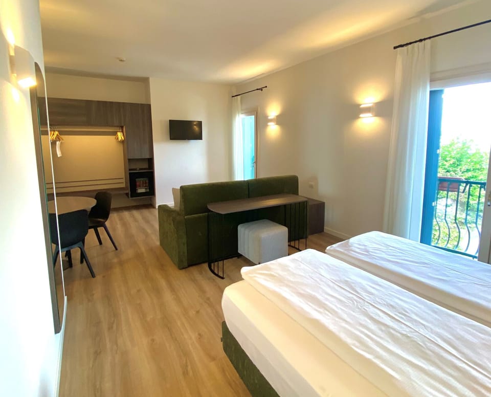 Junior Room | Minibar, in-room safe, blackout drapes, iron/ironing board