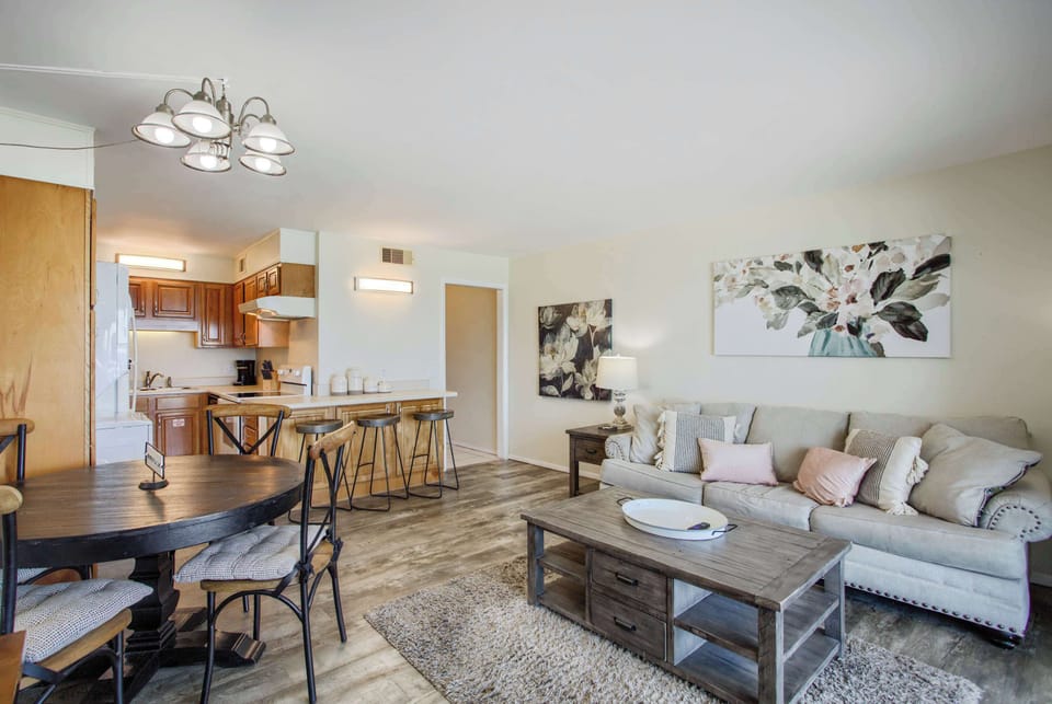 Condo, Multiple Beds, Balcony, Ocean View (Ocean View Retreat) | Living area | 42-inch flat-screen TV with digital channels