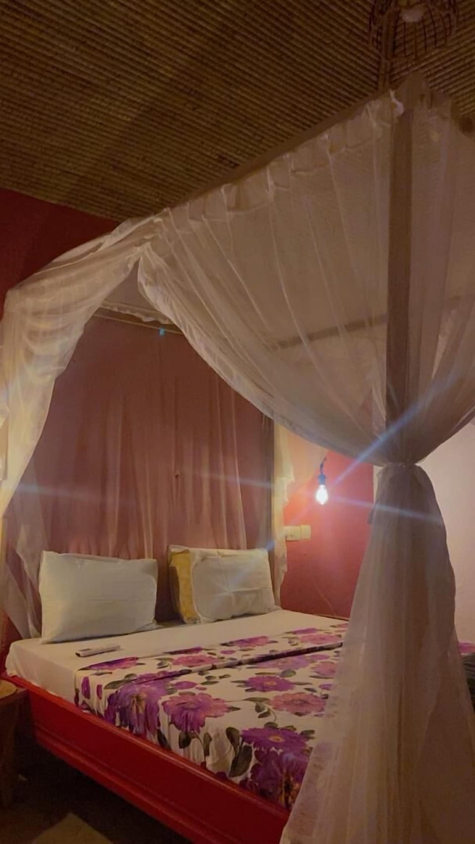 Traditional Room | Pillowtop beds, laptop workspace, free WiFi, bed sheets