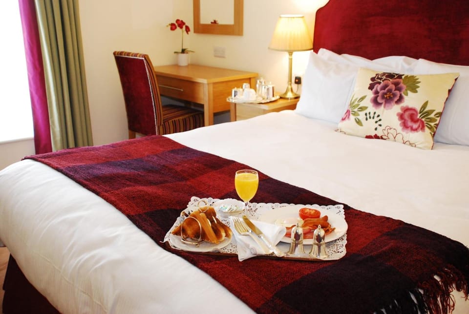 Iron/ironing board, WiFi (free), bed sheets
