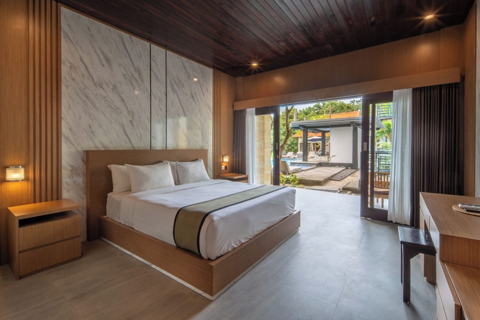Junior Double Room | In-room safe, desk, soundproofing, free WiFi