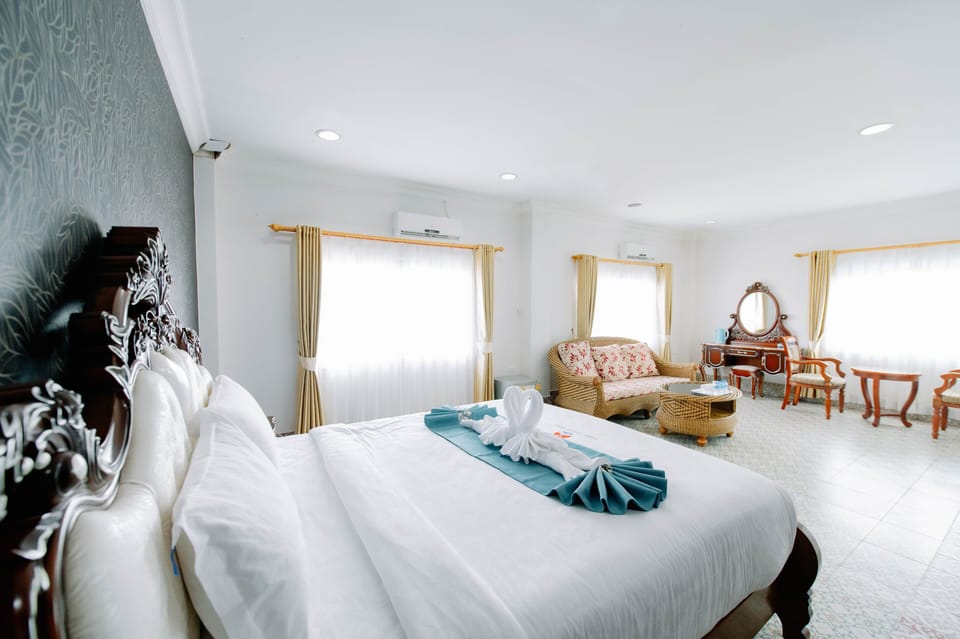VIP Suite | Hypo-allergenic bedding, desk, laptop workspace, blackout drapes