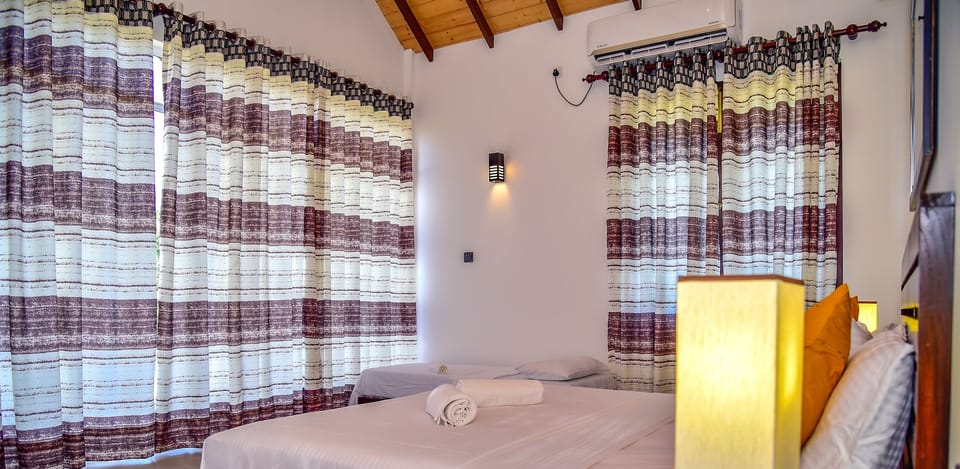 Comfort Triple Room, Lakeside | Living area