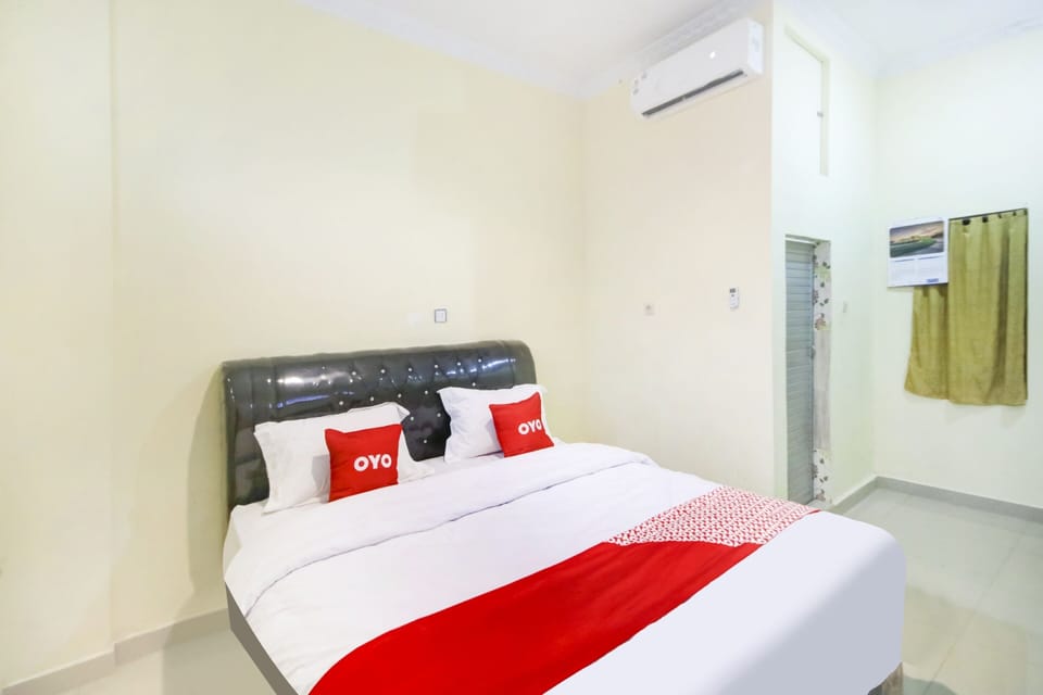 Deluxe Double Room | Desk, WiFi (free), bed sheets