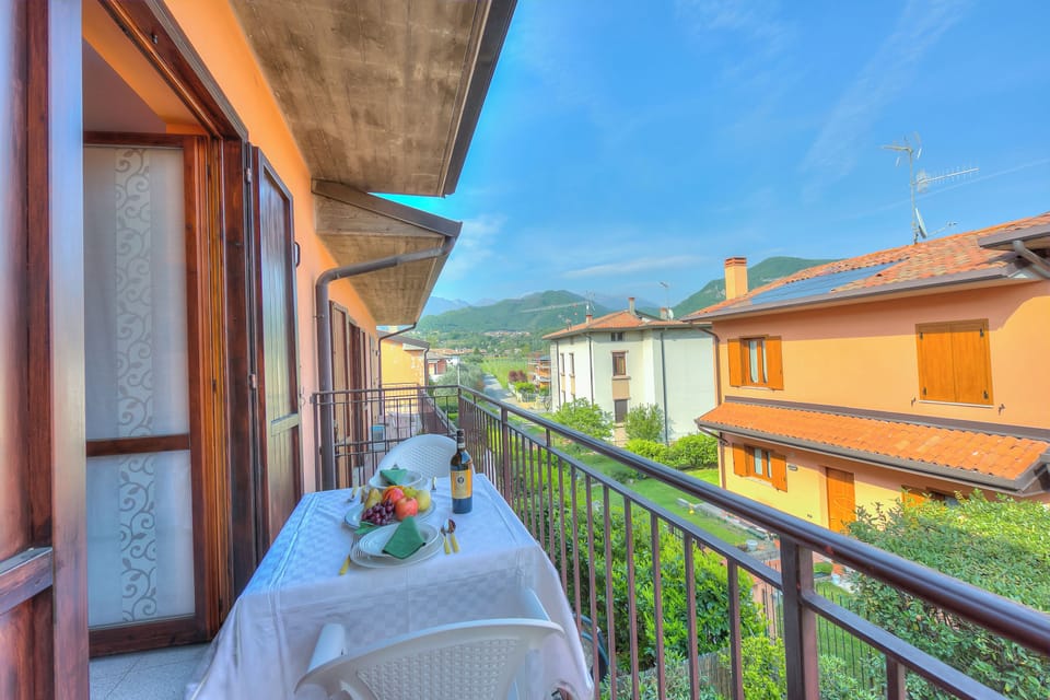 Family Studio (Peter relax -1 km near Salò & beach) | Outdoor dining