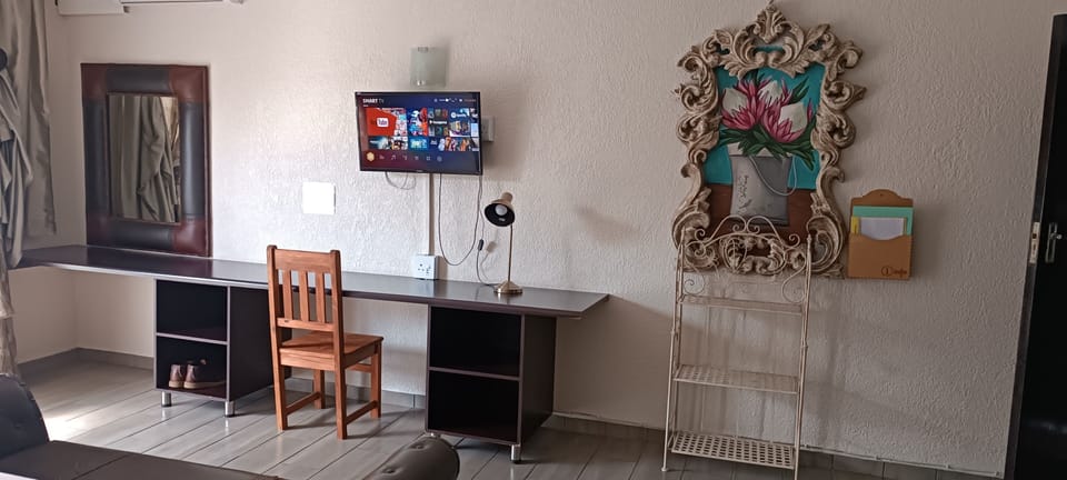 Executive Room | Individually decorated, individually furnished, desk, laptop workspace