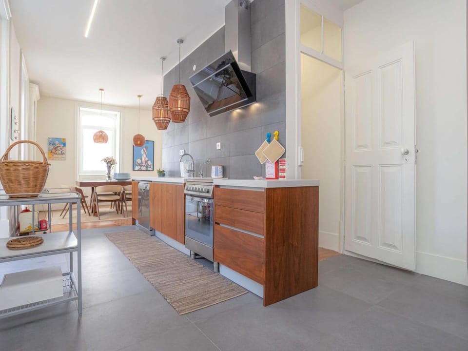 House | 5 bedrooms, soundproofing, Internet