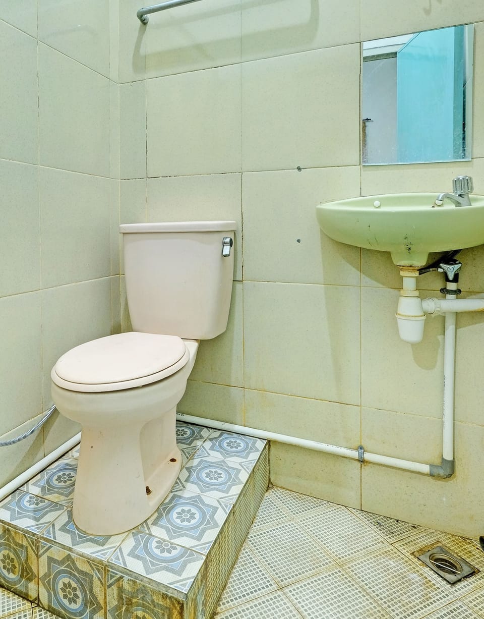 Standard Double Room | Bathroom | Shower, towels