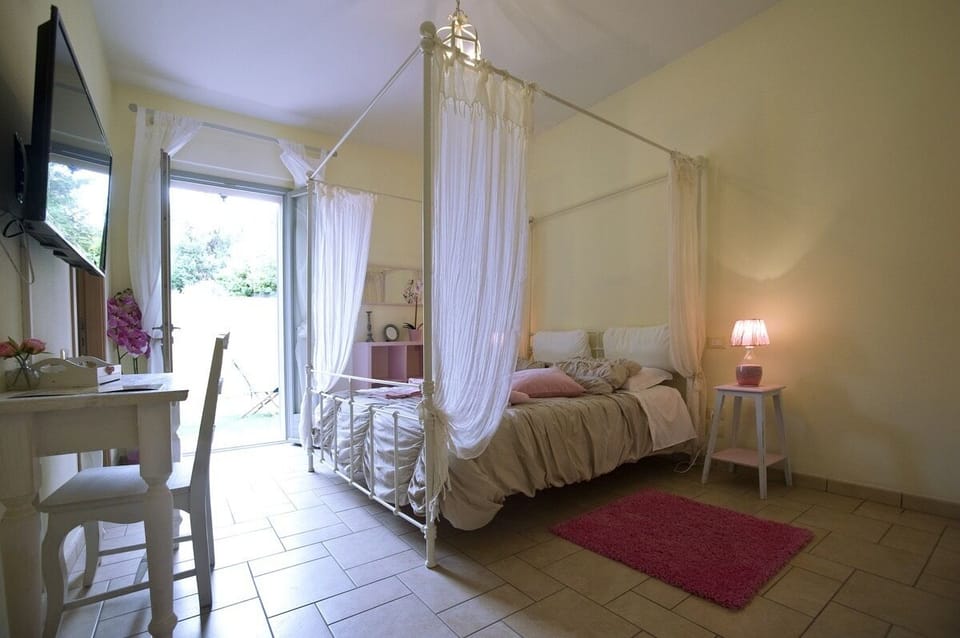 Exclusive Room | Desk, WiFi (free), bed sheets