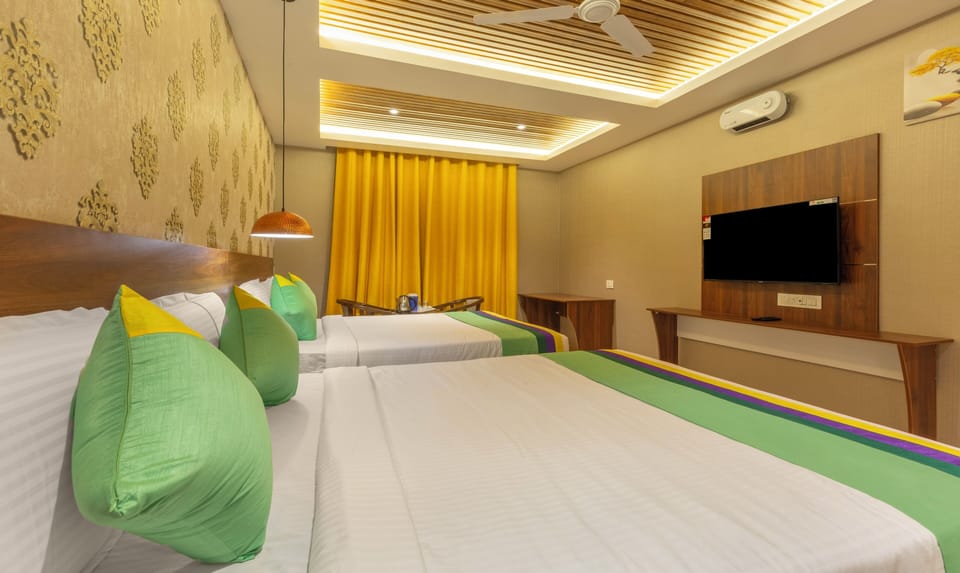 Premium Room | Desk, iron/ironing board