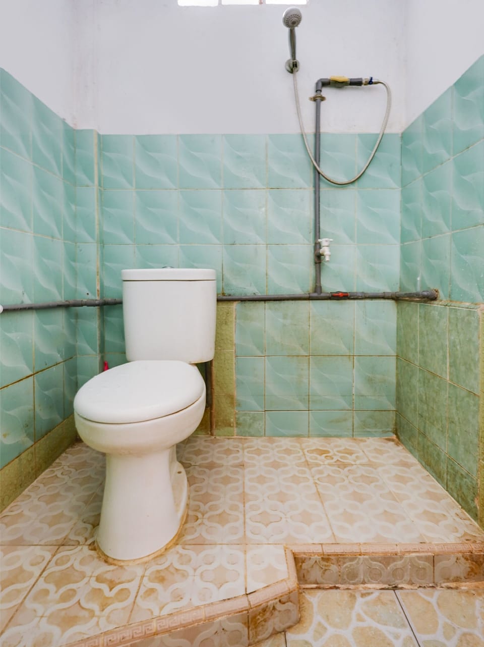 Standard Double Room | Bathroom | Shower, towels