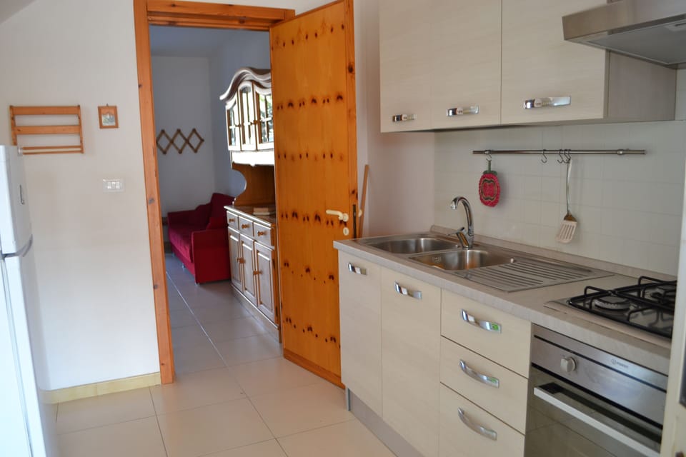 House, 2 Bedrooms, Patio | Private kitchen