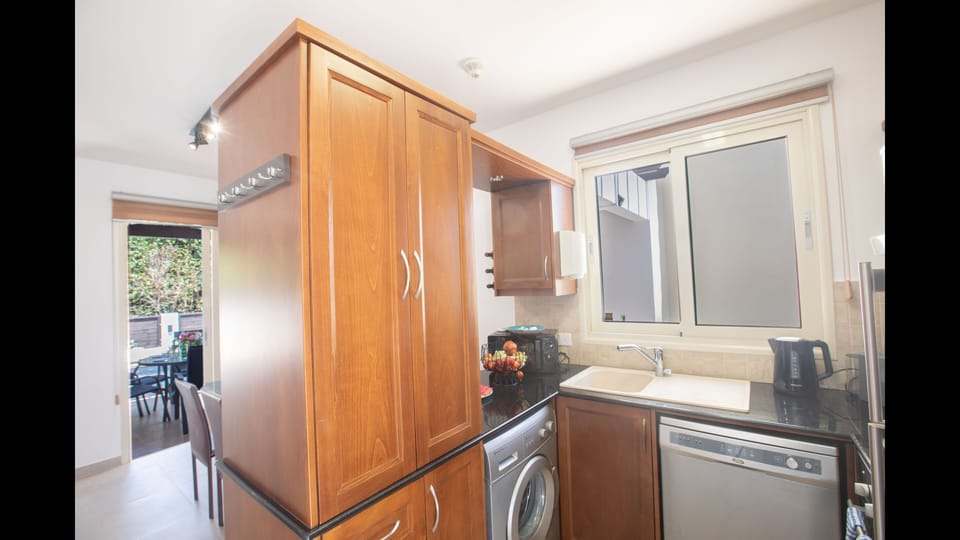 Villa, 2 Bedrooms, Private Pool, Garden View | Private kitchen