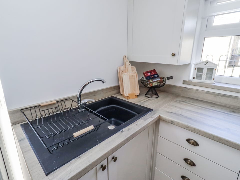 Cottage | Private kitchen | Cookware/dishes/utensils