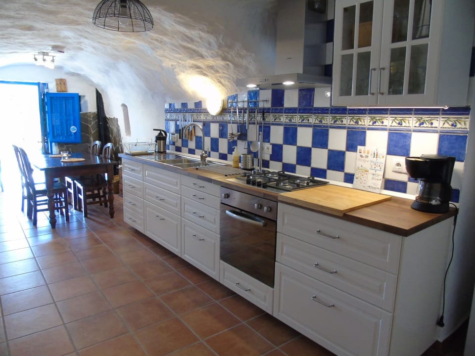 Comfort House | Private kitchen | Oven, toaster, highchair, mixer