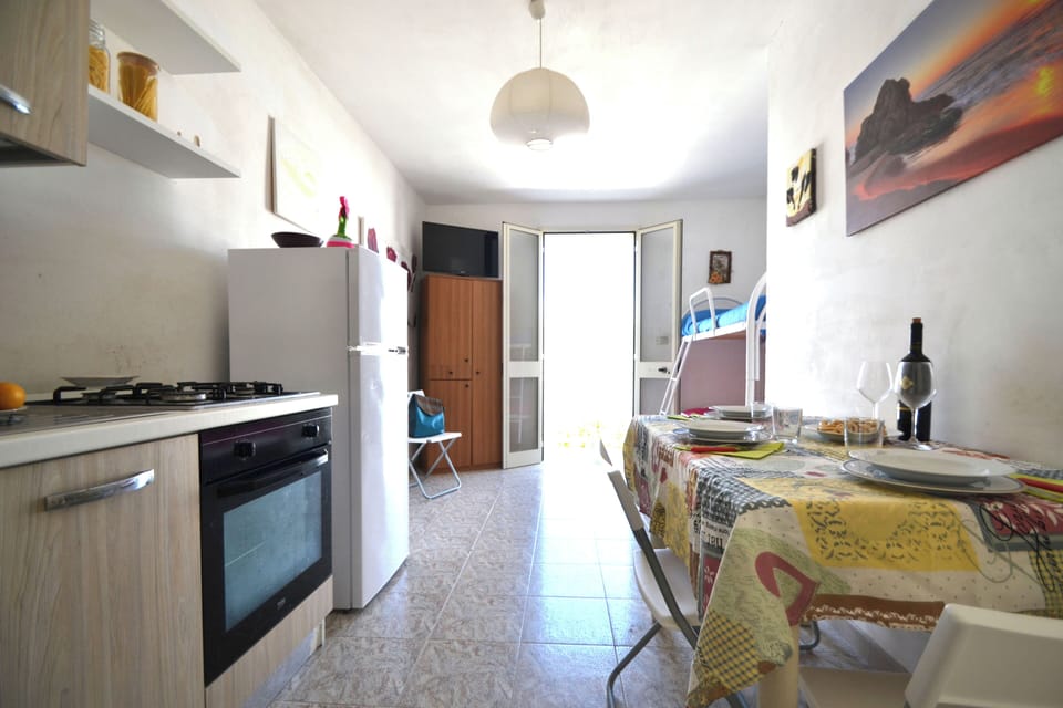 House, 1 Bedroom, Smoking, Balcony | Living room