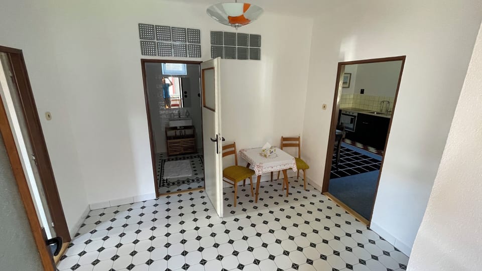 House, 2 Bedrooms, Accessible, Smoking | Hallway