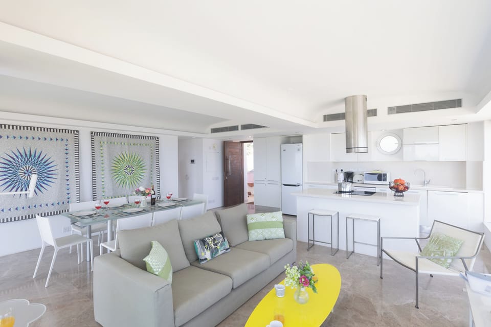 Apartment, 2 Bedrooms, Balcony, Garden View | Living area