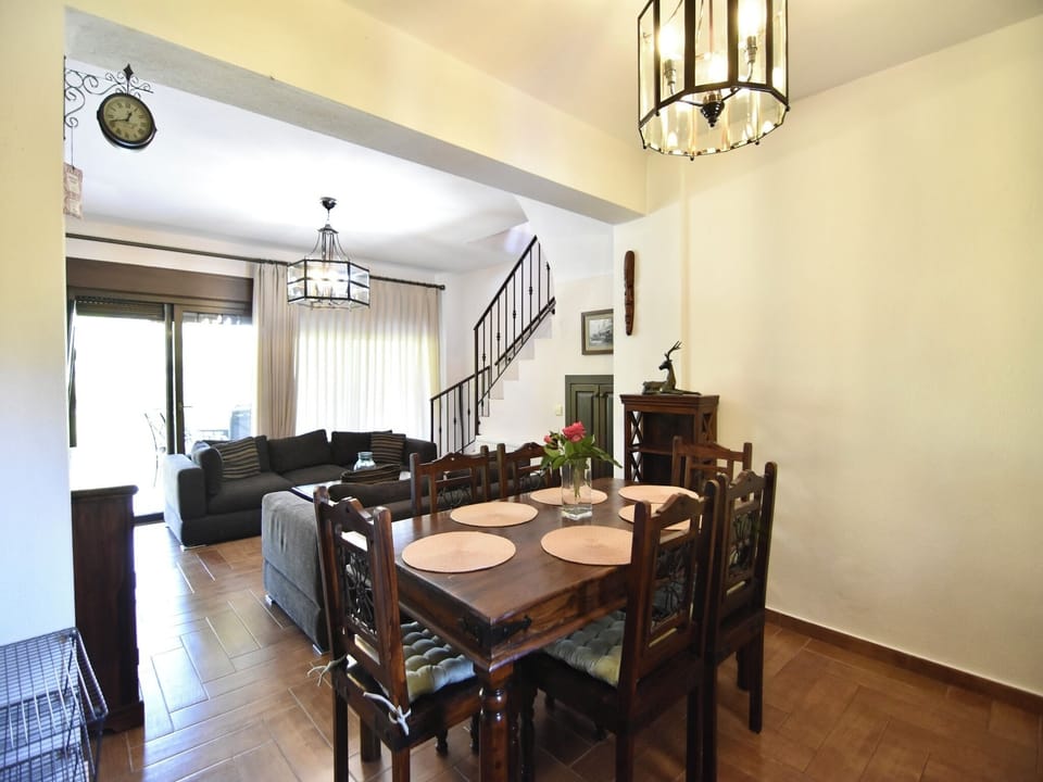 Villa, 3 Bedrooms, Balcony, Garden View | Dining room