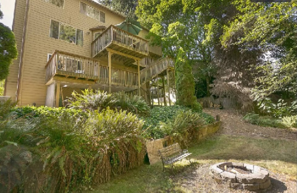 Apartment, 2 Bedrooms, Balcony | Property grounds