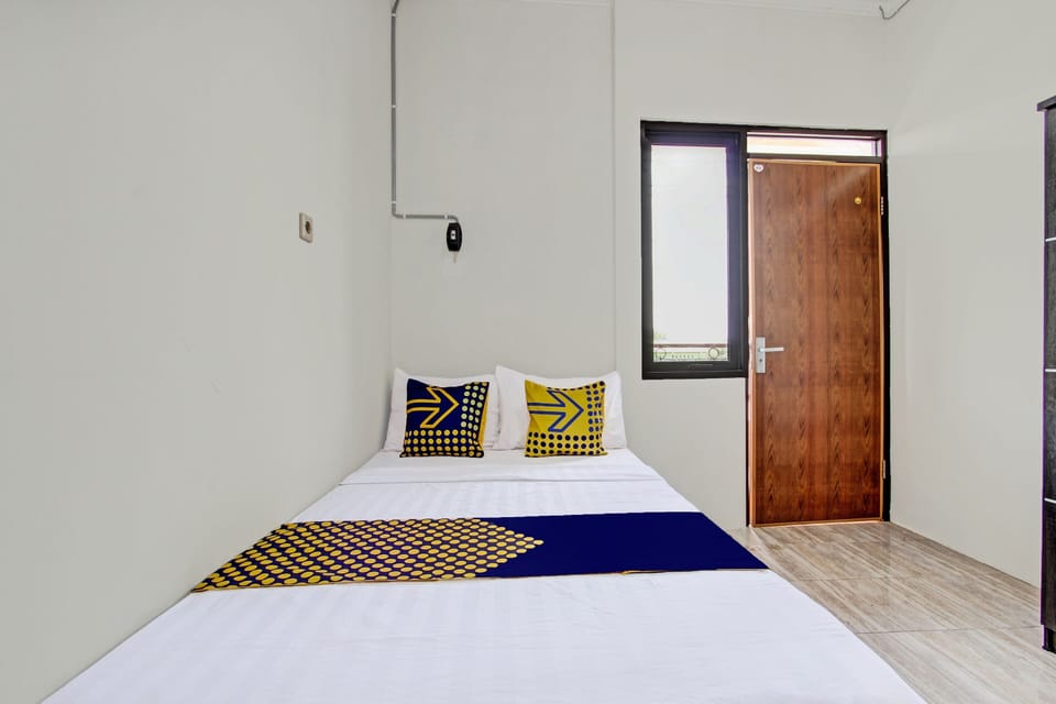 Economy Double Room | Laptop workspace, free WiFi, bed sheets