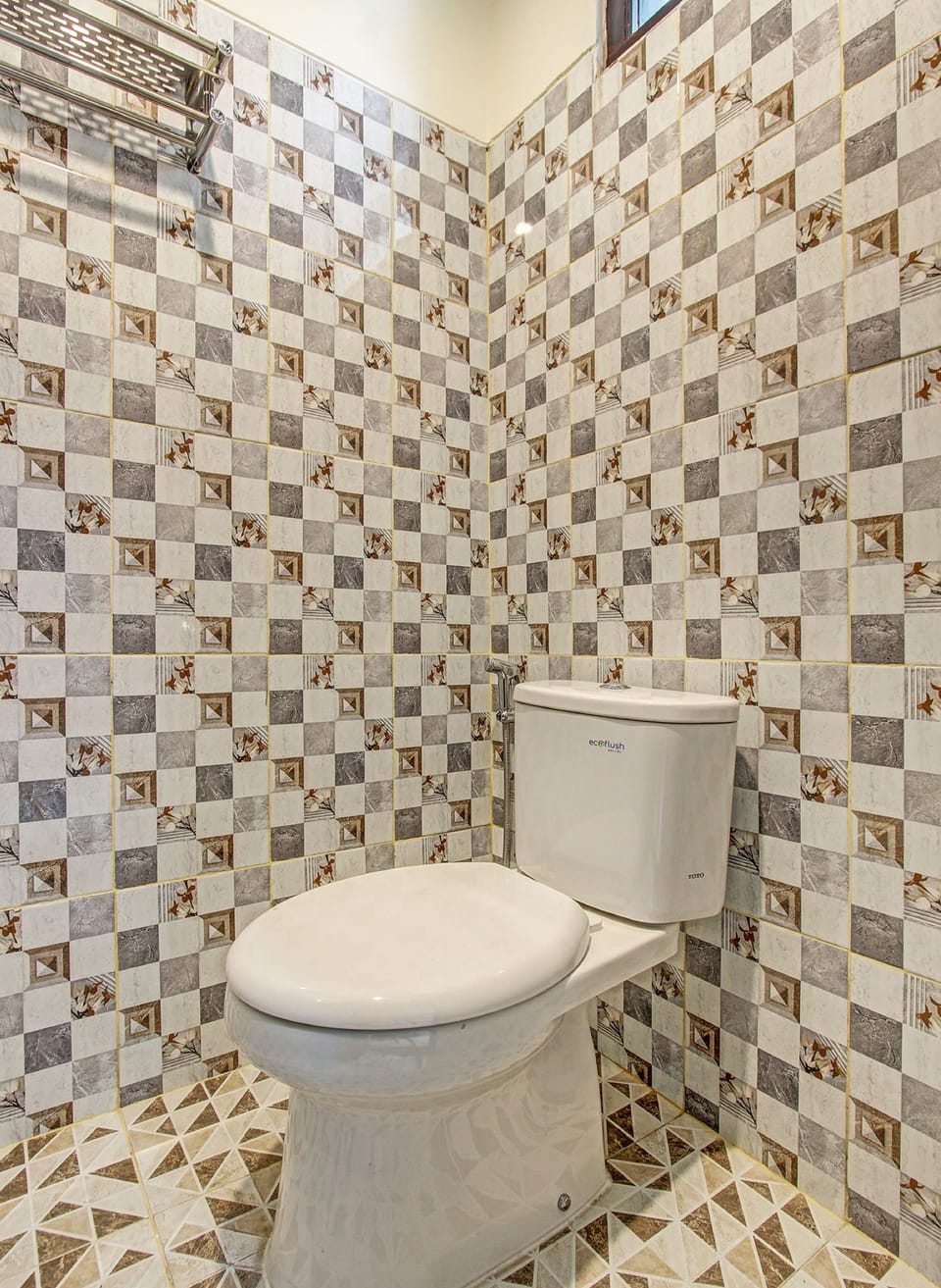 Standard Double Room | Bathroom | Shower, towels