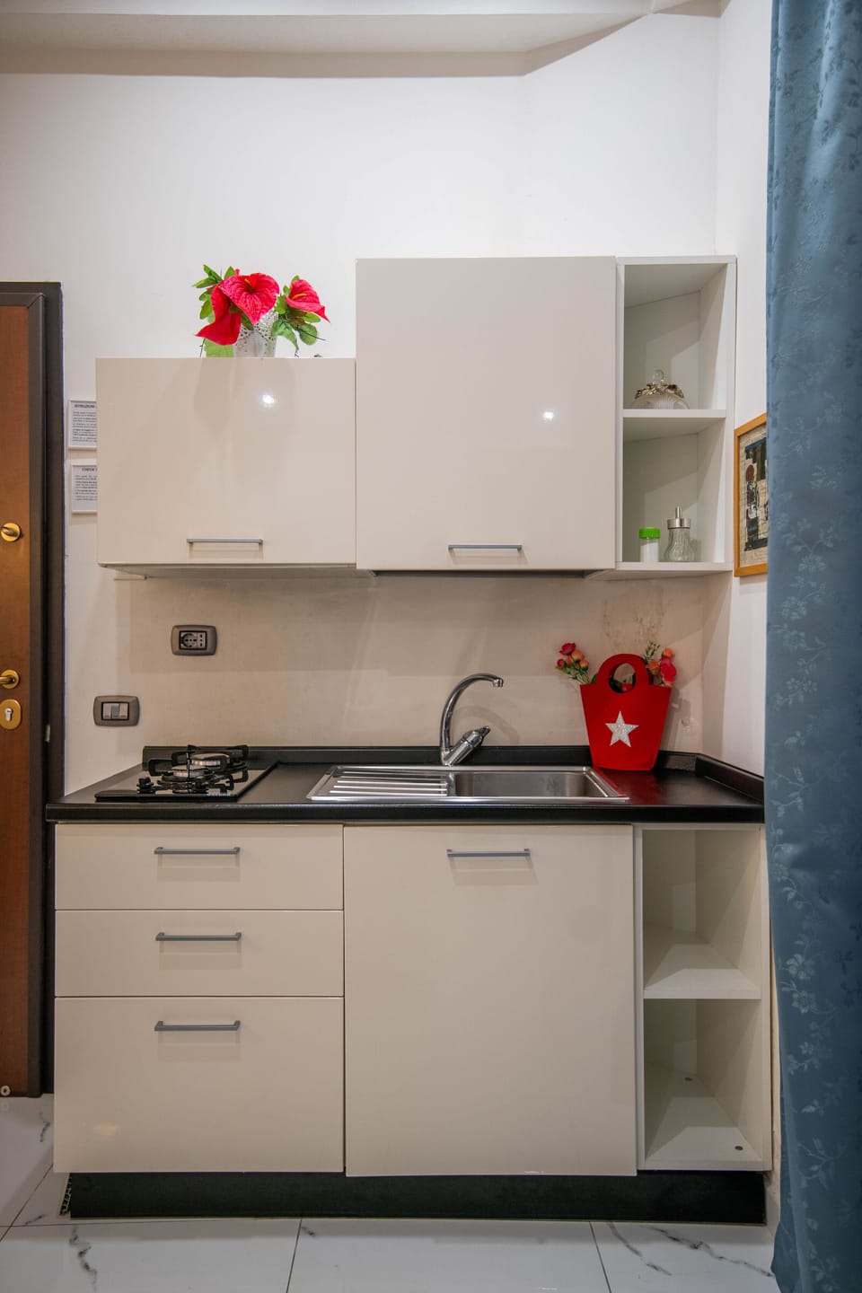 Comfort Studio | Private kitchen | Coffee/tea maker, cookware/dishes/utensils, dining tables